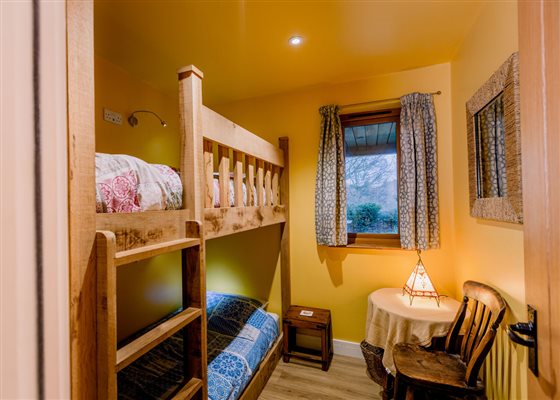 Twin bunk bedroom